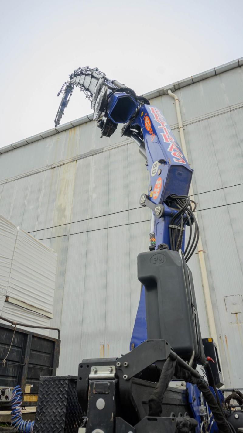 ALQUILER DE CAMIÓN CON HIDROGRÚA DE 50 TONELAMETROS CON JIB