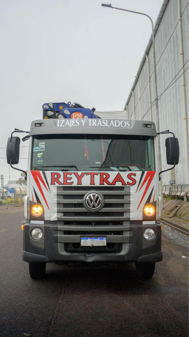 ALQUILER DE CAMIÓN CON HIDROGRÚA DE 50 TONELAMETROS CON JIB