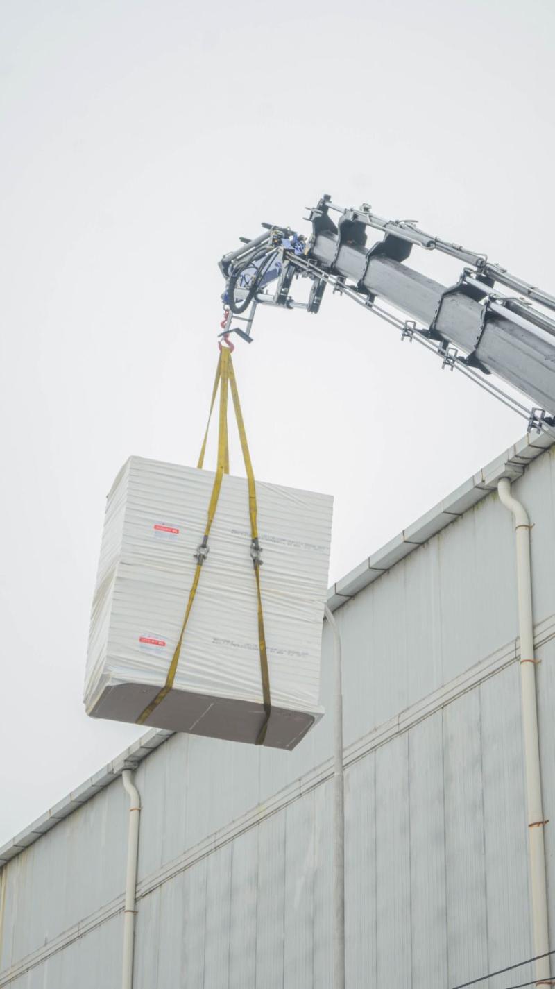 ALQUILER DE CAMIÓN CON HIDROGRÚA DE 50 TONELAMETROS CON JIB