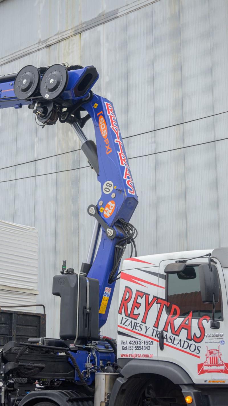ALQUILER DE CAMIÓN CON HIDROGRÚA DE 50 TONELAMETROS CON JIB