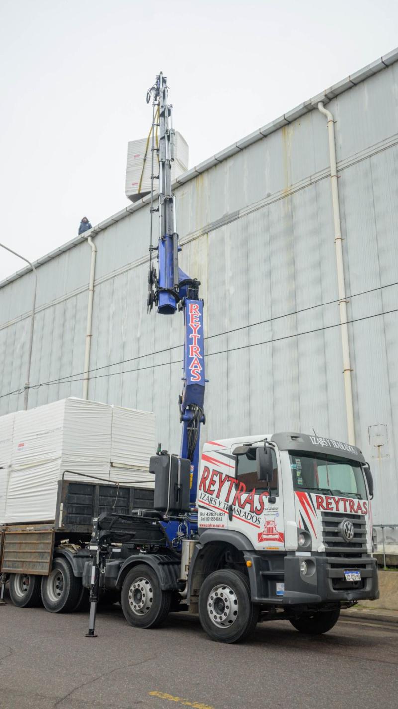 ALQUILER DE CAMIÓN CON HIDROGRÚA DE 50 TONELAMETROS CON JIB