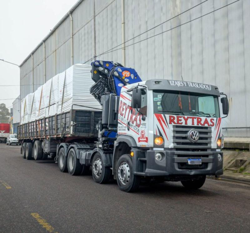 ALQUILER DE CAMIÓN CON HIDROGRÚA DE 50 TONELAMETROS CON JIB